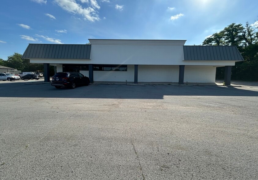 More Photos Of 1107 Huntsville Hwy, Fayetteville General Retail For Lease