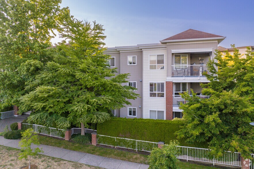 More Photos Of 15915 84 Av, Surrey Apartments For Sale