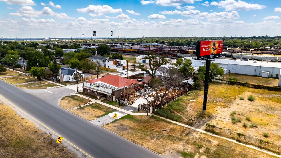 More Photos Of 1950 N Panam Expy, San Antonio Freestanding For Sale