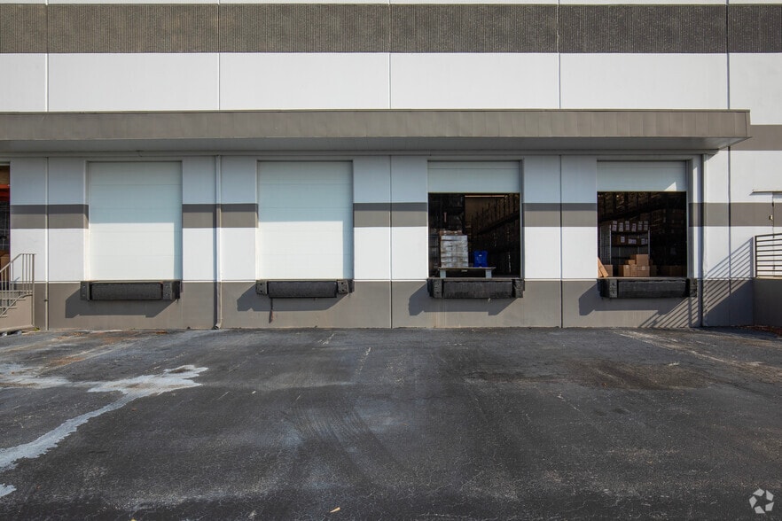 Primary Photo Of 5035 W Hillsborough Ave, Tampa Warehouse For Lease