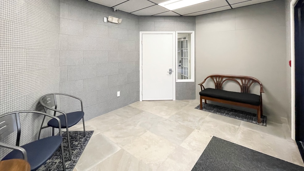 More Photos Of 2095 S Main St, Waterbury Office For Lease