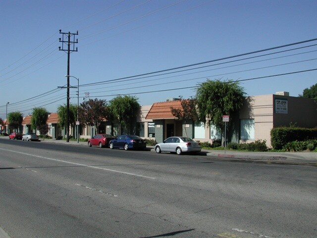 More Photos Of 8459-8477 Canoga Ave, Canoga Park Manufacturing For Lease