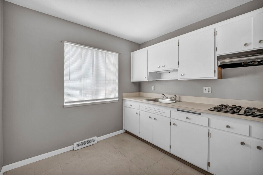 More Photos Of 818-850 S Green Rd, South Euclid Apartments For Sale