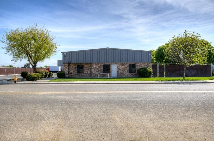 More Photos Of 1206 S O St, Tulare Office For Sale