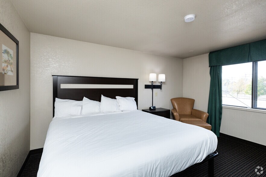 More Photos Of 1710 Jefferson St, Jefferson City Hotel For Sale