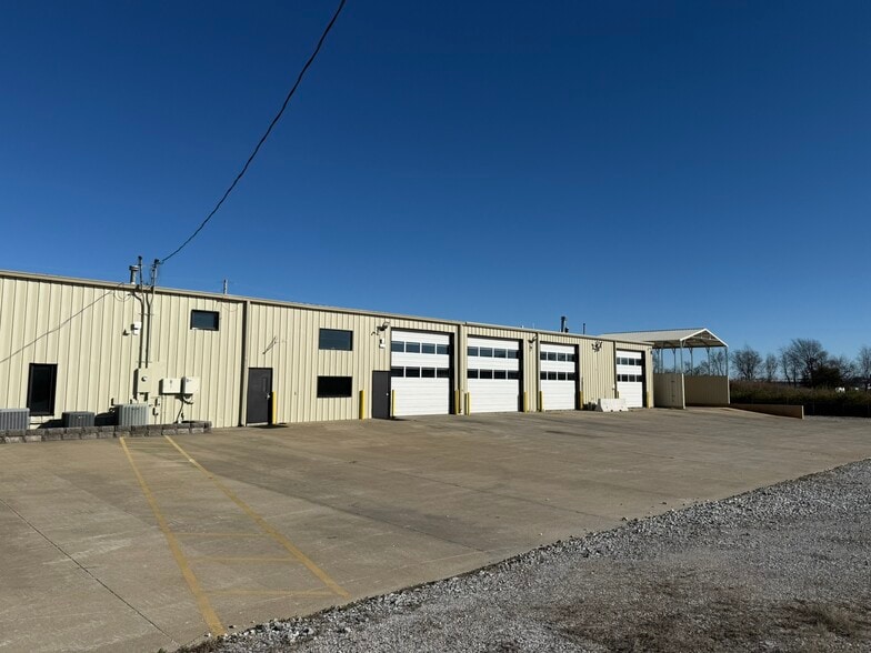 More Photos Of 2520 N Eastgate Ave, Springfield Warehouse For Lease