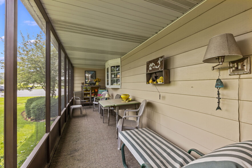 More Photos Of 1126 E State St, Sycamore Storefront Retail Residential For Sale