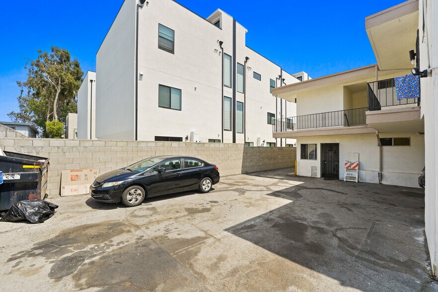More Photos Of 11763 Hamlin St, North Hollywood Multifamily For Sale