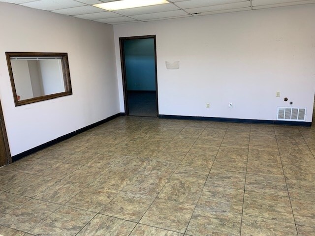 More Photos Of 406-408 Ambassador row, Longview Light Distribution For Lease