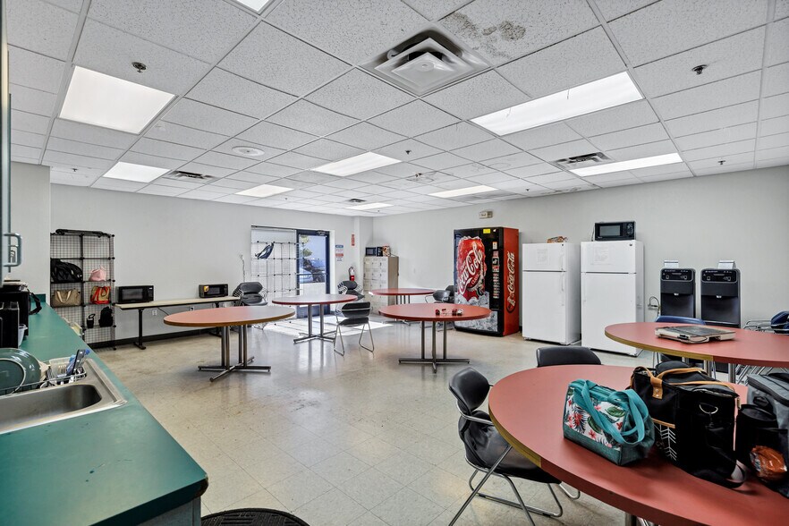 More Photos Of 2020 W 4th St, Tempe Manufacturing For Sale
