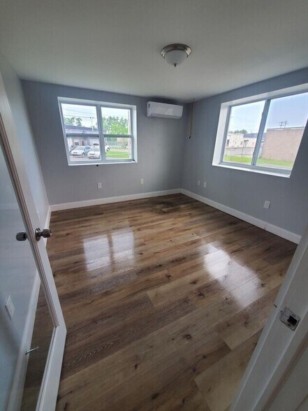 More Photos Of 105 Meade Rd, Syracuse Truck Terminal For Sale