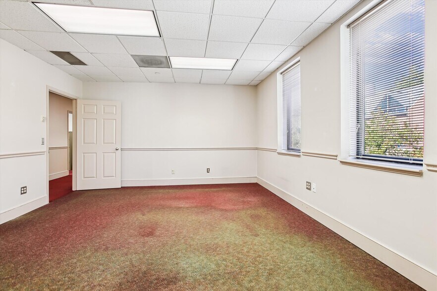 More Photos Of 1501 Duke St, Alexandria Office For Lease
