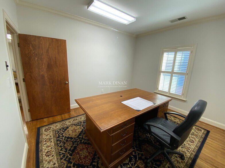 More Photos Of 2224 Cahaba Valley Dr, Birmingham Office For Lease
