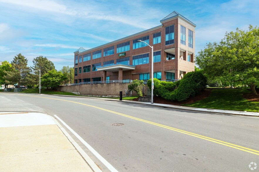 More Photos Of 10 George St, Lowell Medical For Lease