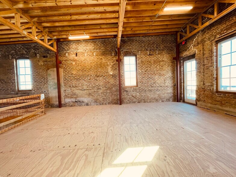 More Photos Of 109 Main Street, Columbiana Office For Lease