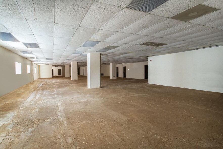 More Photos Of 401-411 N Main St, Pueblo Movie Theatre For Sale