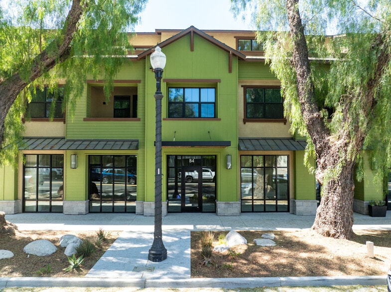 More Photos Of 80-250 E High St, Moorpark Restaurant For Lease