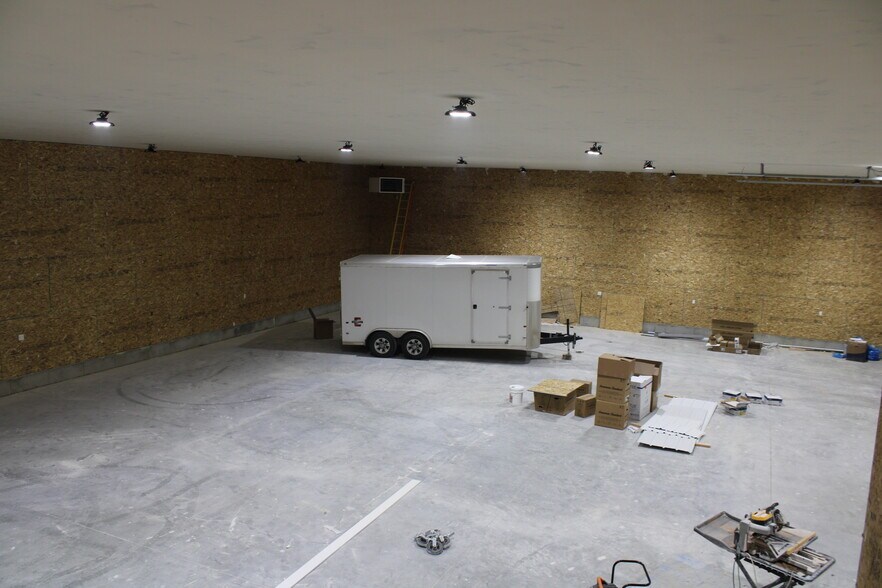 More Photos Of 61 W 465 N, Blackfoot Light Manufacturing For Lease