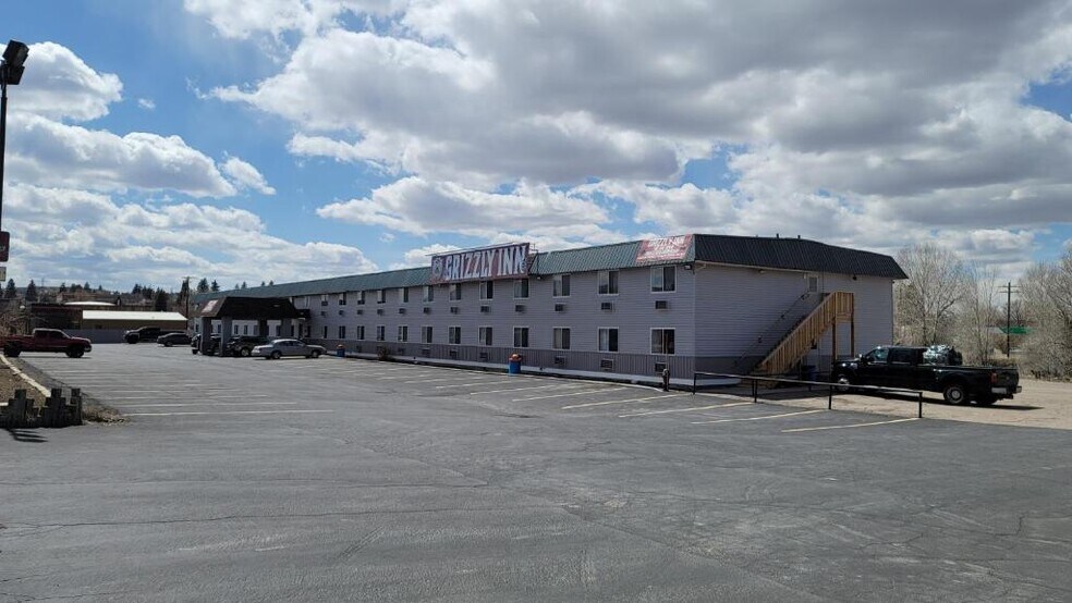 More Photos Of 70 Bear River Dr, Evanston Hotel For Sale