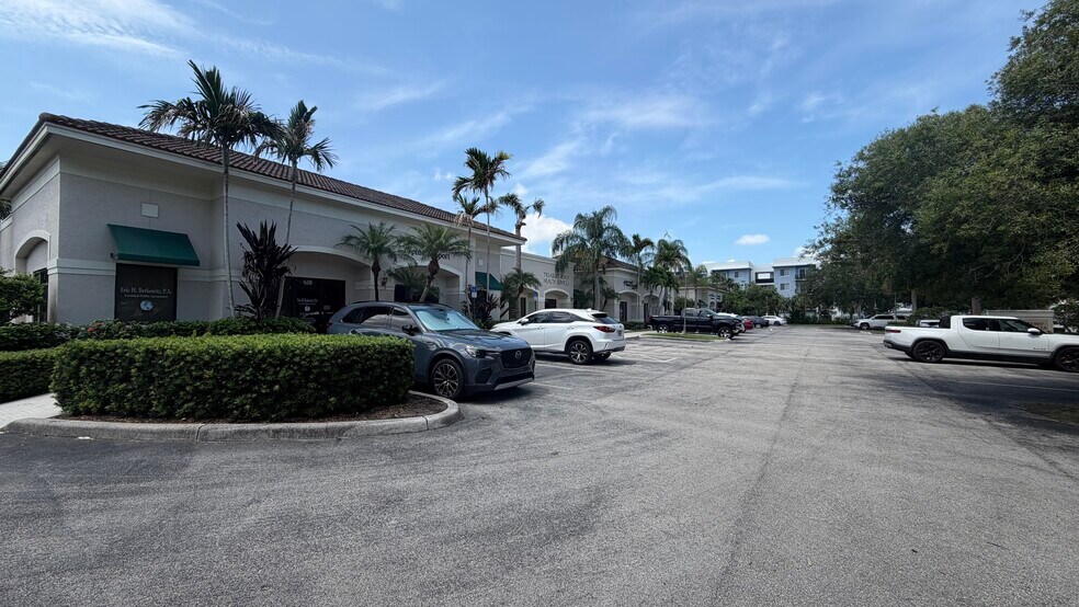 More Photos Of 610-628 SE Central Pky, Stuart Medical For Lease