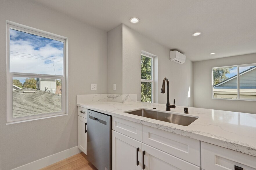 More Photos Of 2810 42nd St, Sacramento Apartments For Sale
