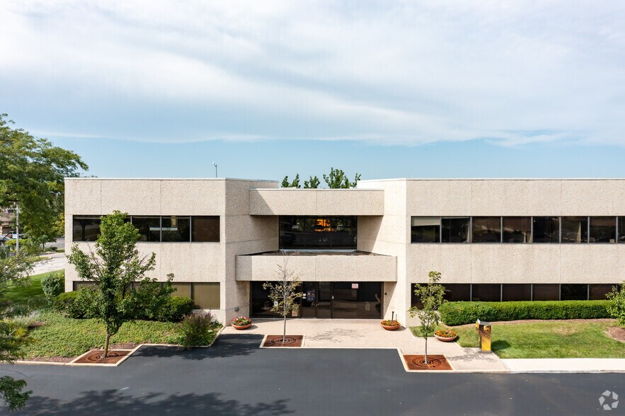 More Photos Of 3051 Oak Grove Rd, Downers Grove Loft Creative Space For Lease