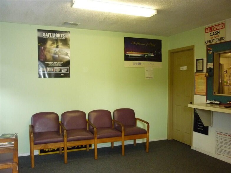 More Photos Of 4513 Covington Hwy, Decatur Auto Repair For Lease