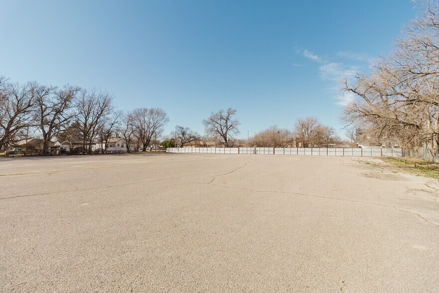 More Photos Of 3101 S Broadway St, Wichita Freestanding For Sale