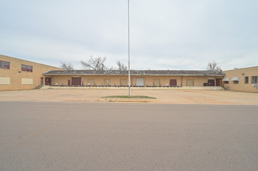 More Photos Of 1701 NW 5th St, Oklahoma City Warehouse For Sale