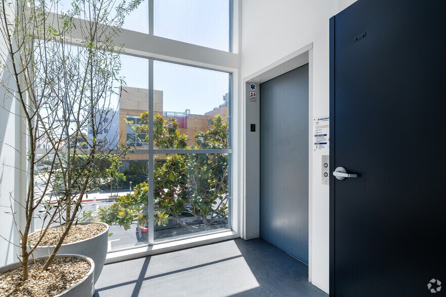 More Photos Of 1617 Broadway, Santa Monica Loft Creative Space For Sale