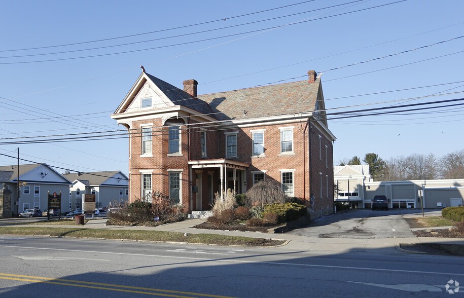 More Photos Of 323 S Main St, Zelienople Office Residential For Lease