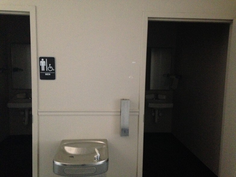 More Photos Of 825 Cleveland St, Elyria General Retail For Sale