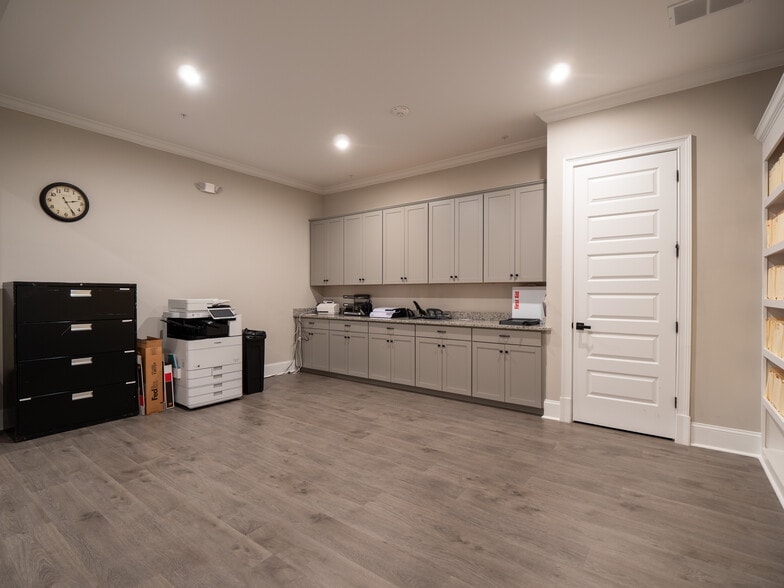 More Photos Of 3957 S Main St, Acworth Office For Sale