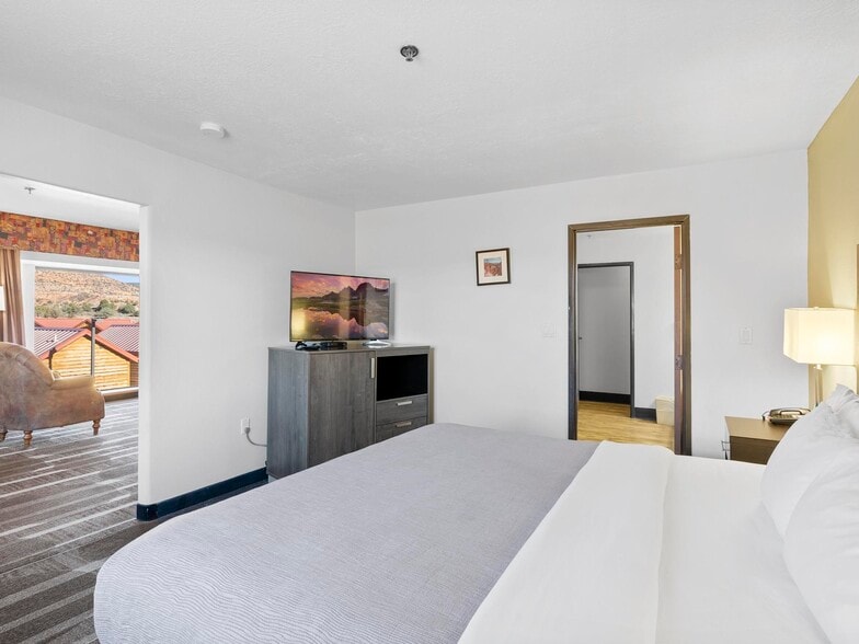 More Photos Of 815 E Hwy 89, Kanab Hotel For Sale