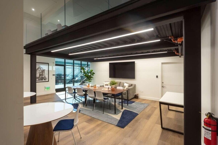 More Photos Of 2525 N Naomi St, Burbank Movie Radio TVStudio For Sale