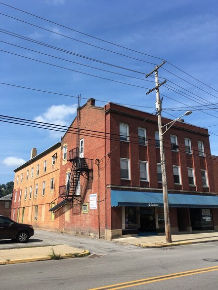 More Photos Of 139-141 S Jefferson St, Kittanning Apartments For Lease
