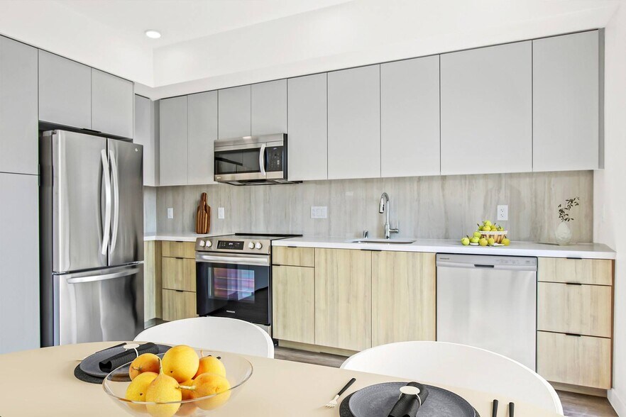More Photos Of 200 N Vermont Ave, Los Angeles Apartments For Lease