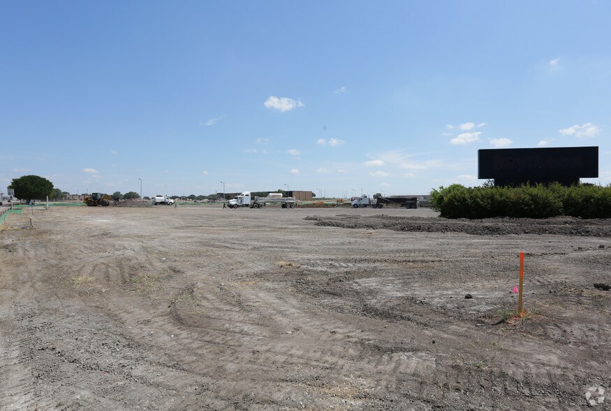 More Photos Of 1910 S Jupiter Rd, Garland Service Station For Lease