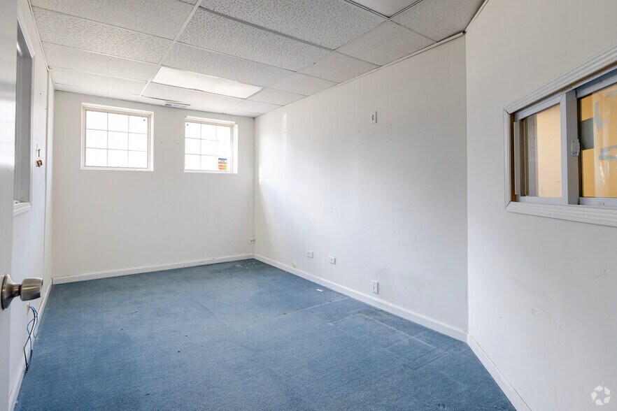 More Photos Of 5744 W Irving Park Rd, Chicago Office Residential For Lease