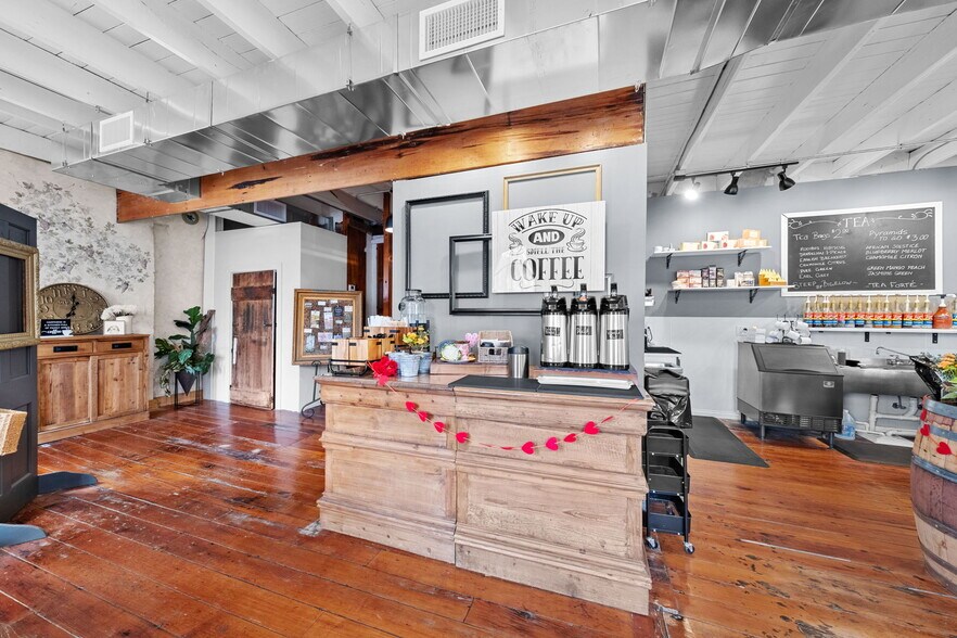 More Photos Of 5595 Walnut St, Augusta Storefront For Sale