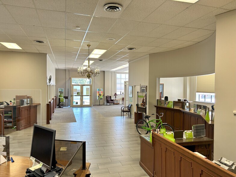 More Photos Of 103 N Main St, Nashville Office For Sale