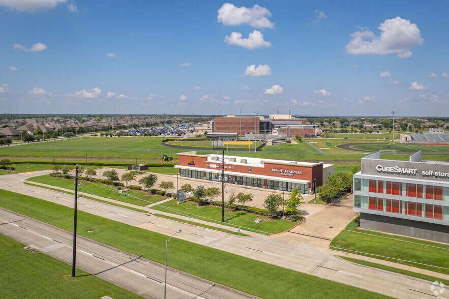 More Photos Of 3220 Kirby Dr, Pearland Storefront For Lease