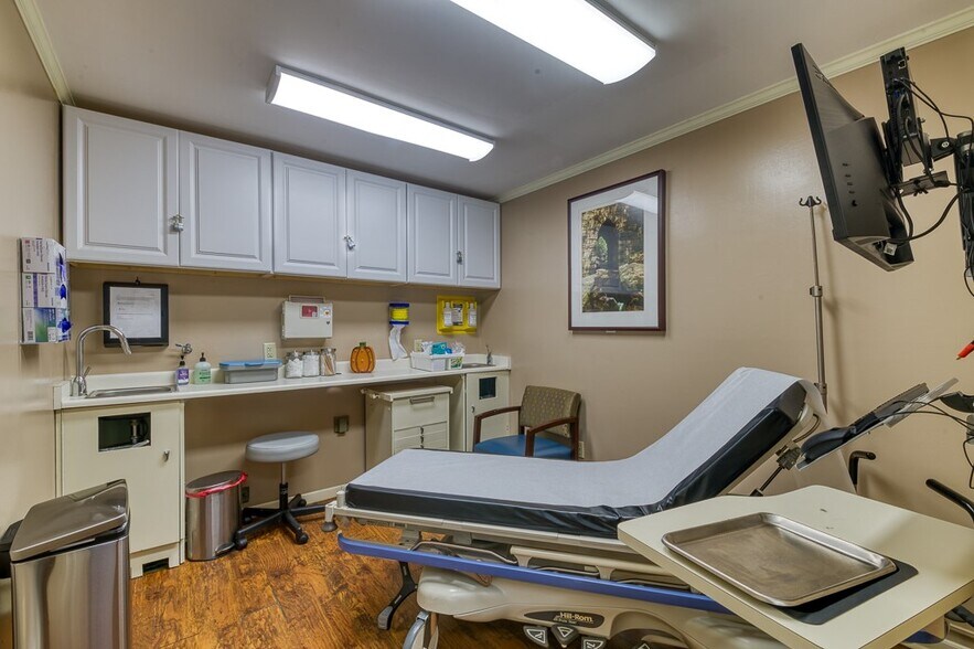 More Photos Of 807 S Pendleton St, Easley Medical For Sale