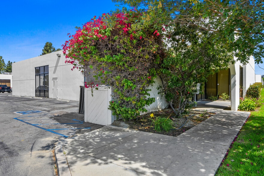 More Photos Of 10703 Progress Way, Cypress Office For Sale
