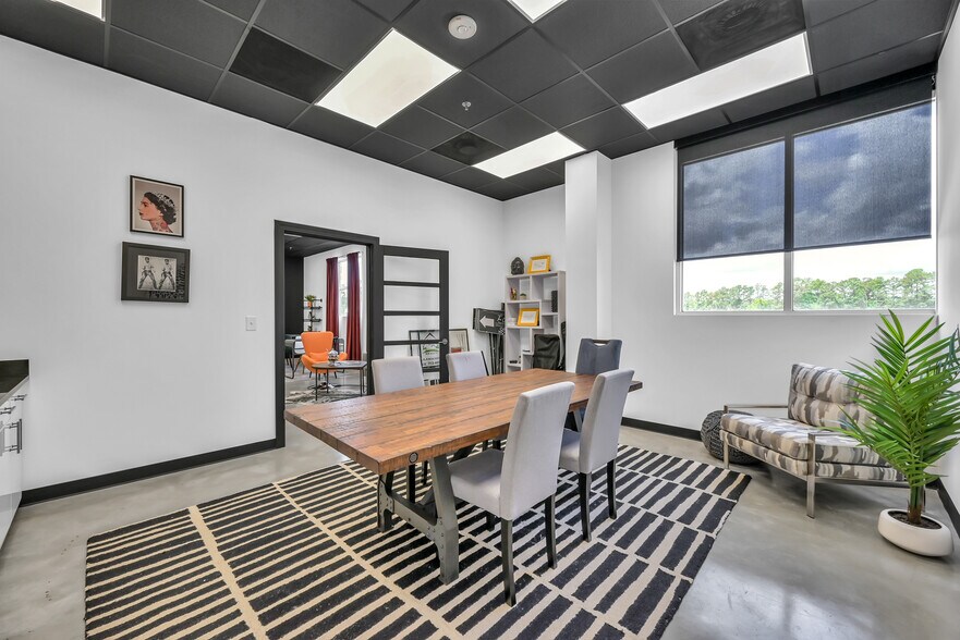 More Photos Of 525 Woodland Square Blvd, Conroe Coworking Space