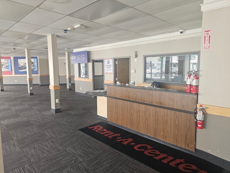 More Photos Of 8 Bloomfield Ave, Belleville Storefront For Lease