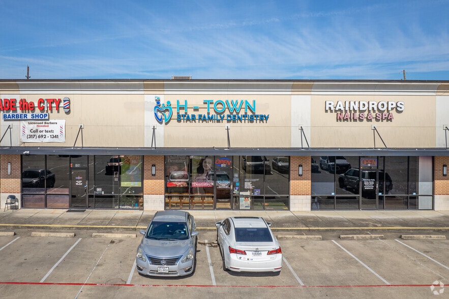 More Photos Of 4001 S Sam Houston Pky, Houston Storefront For Lease