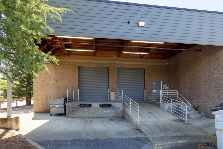 More Photos Of 2560-2576 Grass Valley Hwy, Auburn Storefront For Sale
