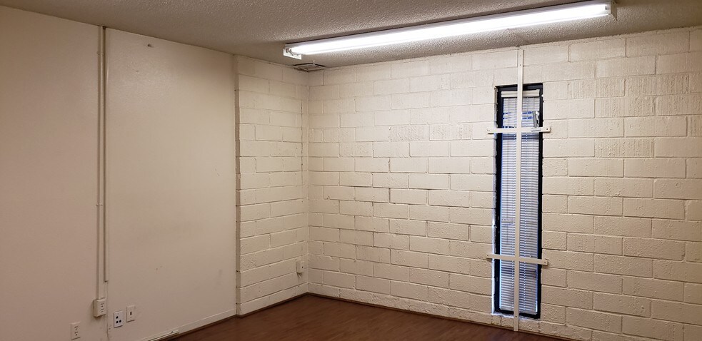 More Photos Of 350 W Compton Blvd, Gardena Manufacturing For Sale