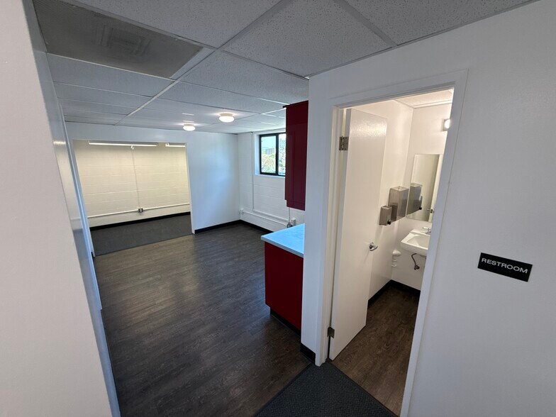 More Photos Of 2607 W Olive Ave, Burbank Office For Lease